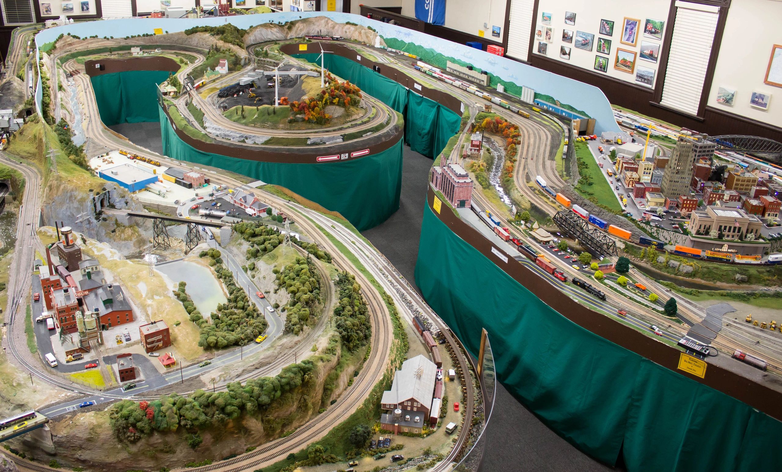 Train layouts for deals sale near me